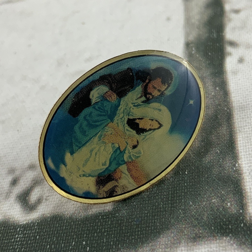 Lapel Pin Mary Joseph Baby Jesus Oval Portrait Gold Toned 1"‎